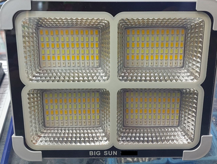 پرژکتور سولار خورشیدی ۱00 وات و مدل cc8013 (6باتری)