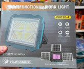 چراغ پروژکتور خورشیدی مدل W-8150-4 با پاوربانک